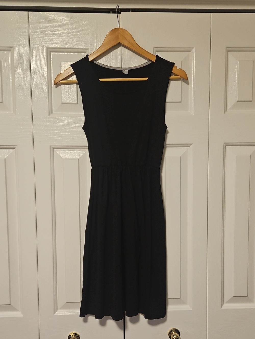 GAIAM Black Sleeveless Gathered-Waist Midi Dress